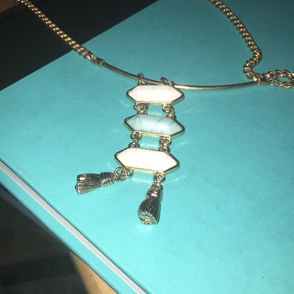 Gold Jewelry Set - Picture 3 of 4